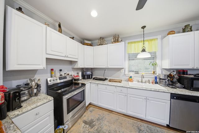 14090 Ted Williams Rd, Atascosa, TX 78002