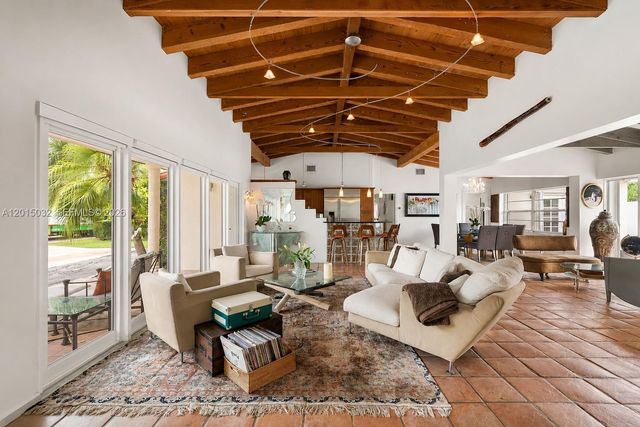 363 S Hibiscus Dr, Miami Beach, FL 33139