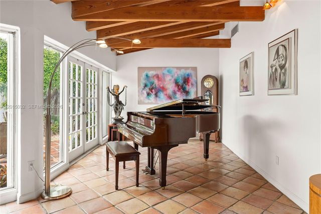 363 S Hibiscus Dr, Miami Beach, FL 33139