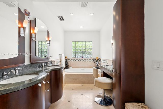 363 S Hibiscus Dr, Miami Beach, FL 33139