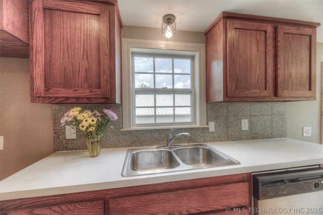 4912 S 165th West Avenue, Sand Springs, OK 74063