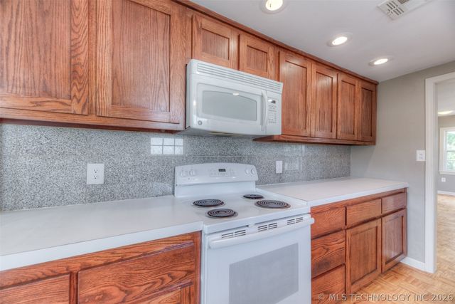 4912 S 165th West Avenue, Sand Springs, OK 74063