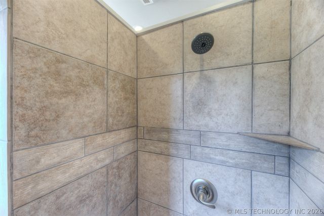 4912 S 165th West Avenue, Sand Springs, OK 74063