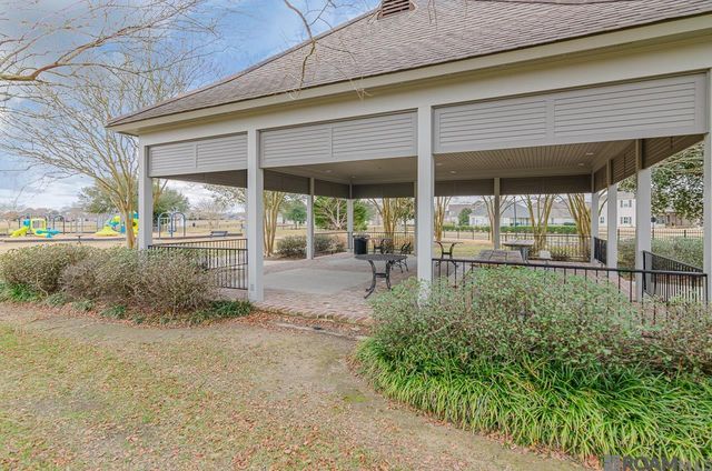 3805 Kingsbarns Dr, Zachary, LA 70791
