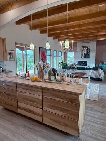 176 Principe De Paz, Santa Fe, NM 87508