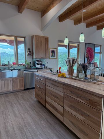 176 Principe De Paz, Santa Fe, NM 87508