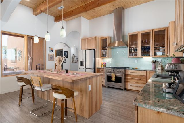 176 Principe De Paz, Santa Fe, NM 87508