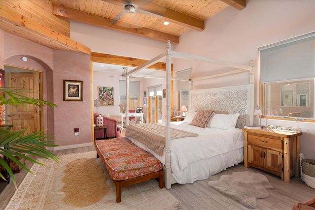 176 Principe De Paz, Santa Fe, NM 87508