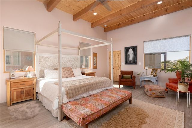 176 Principe De Paz, Santa Fe, NM 87508