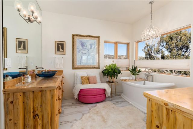 176 Principe De Paz, Santa Fe, NM 87508