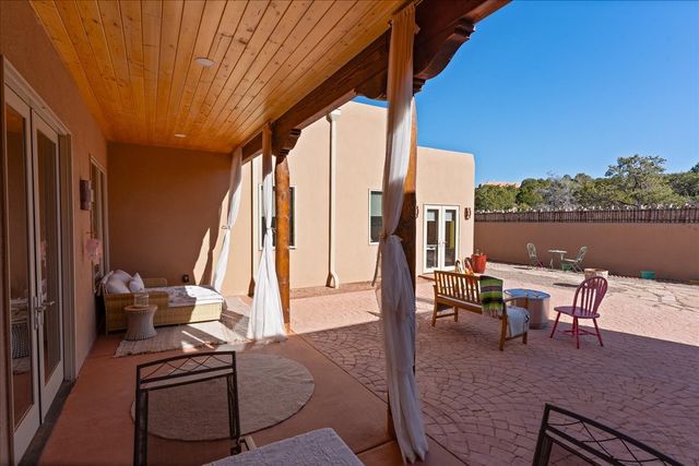 176 Principe De Paz, Santa Fe, NM 87508