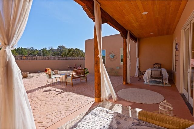 176 Principe De Paz, Santa Fe, NM 87508