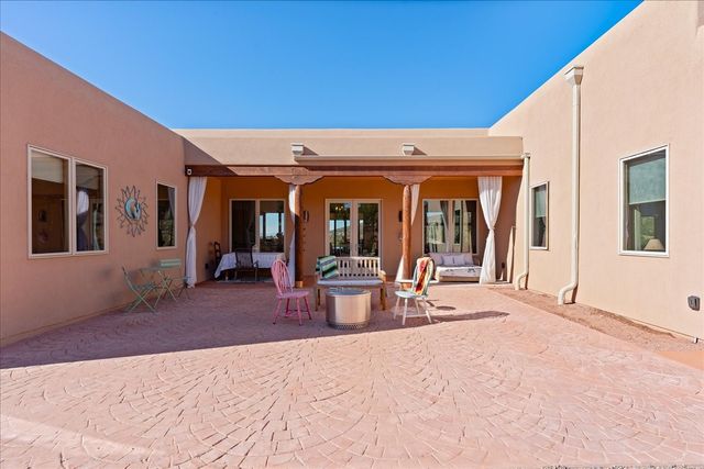 176 Principe De Paz, Santa Fe, NM 87508