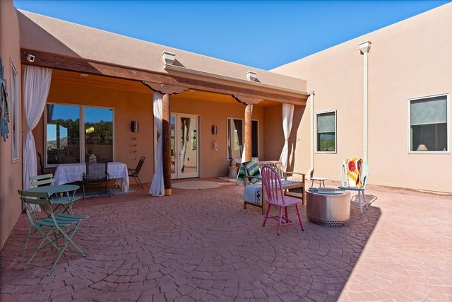 176 Principe De Paz, Santa Fe, NM 87508