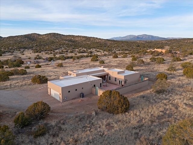 176 Principe De Paz, Santa Fe, NM 87508