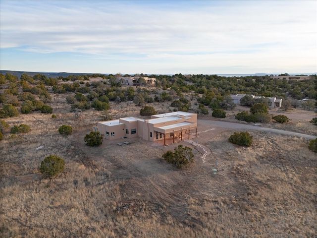 176 Principe De Paz, Santa Fe, NM 87508