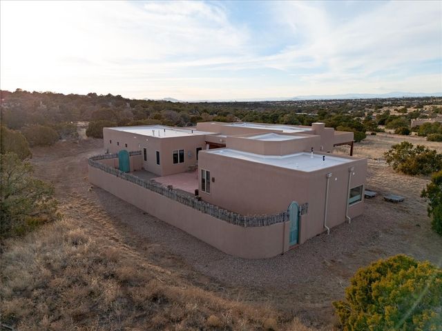 176 Principe De Paz, Santa Fe, NM 87508