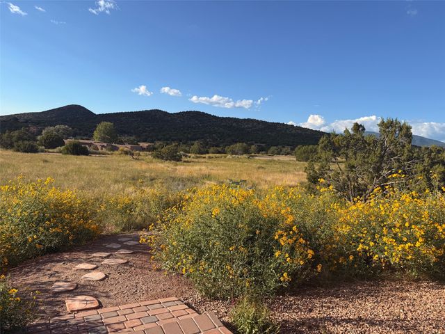 176 Principe De Paz, Santa Fe, NM 87508
