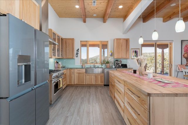 176 Principe De Paz, Santa Fe, NM 87508