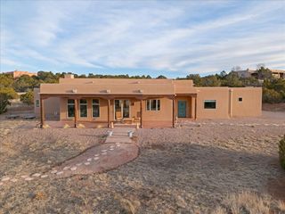 176 Principe De Paz, Santa Fe, NM 87508