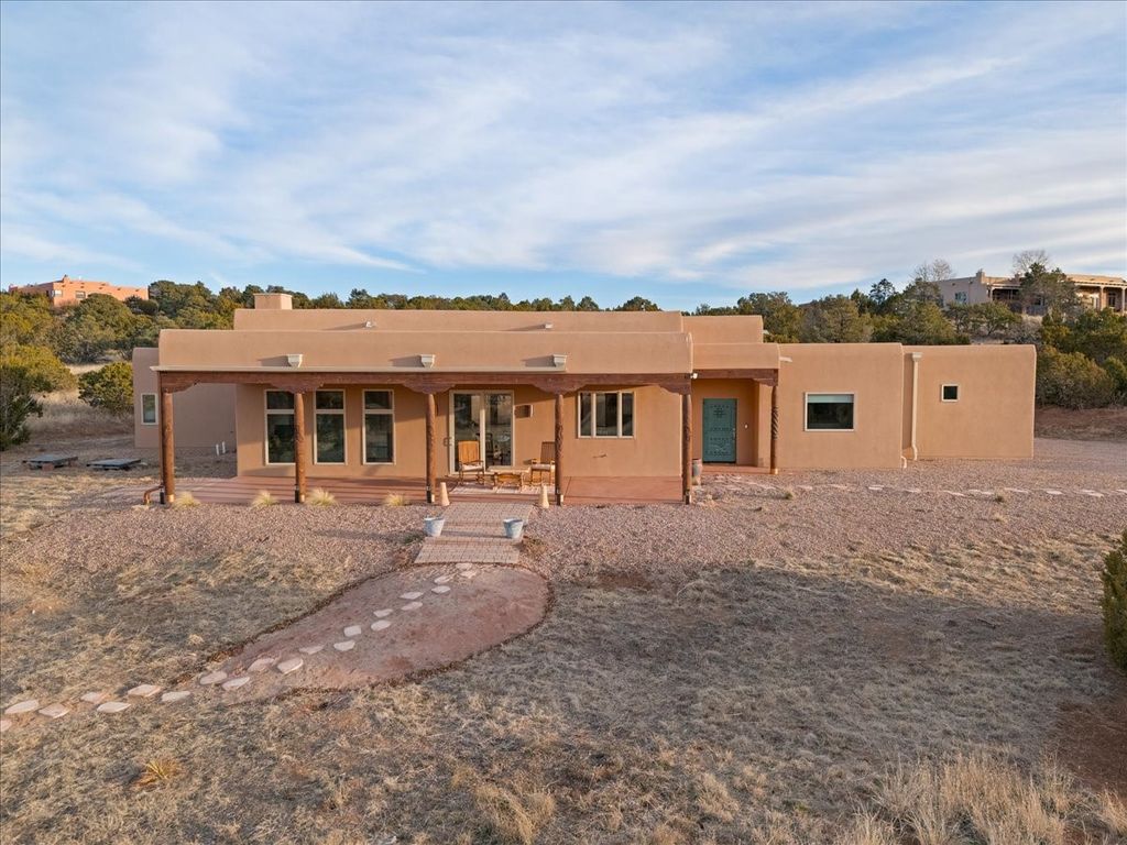 176 Principe De Paz, Santa Fe, NM 87508
