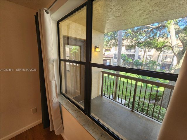 4401 W Mcnab Road 16, Pompano Beach, FL 33069