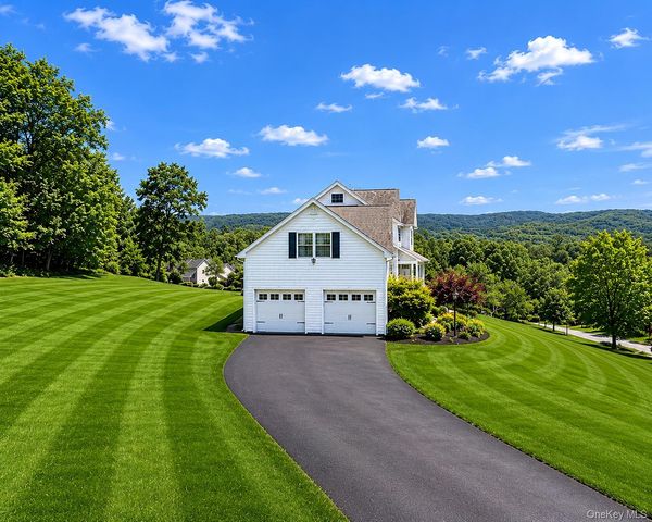 8 Alloway Crescent, Highland Mills, NY 10930