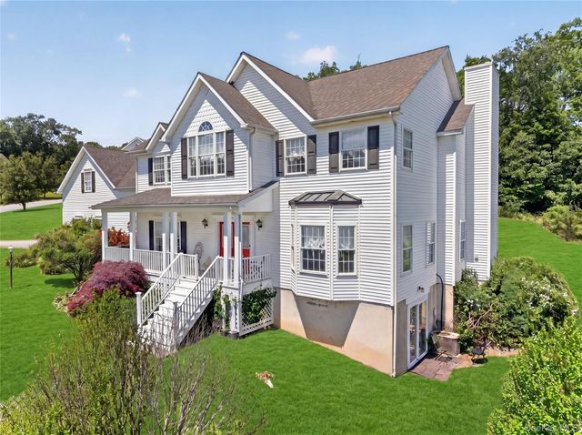 8 Alloway Crescent, Highland Mills, NY 10930