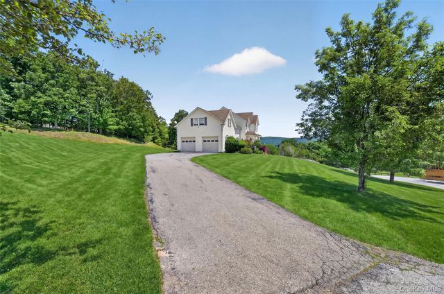 8 Alloway Crescent, Highland Mills, NY 10930