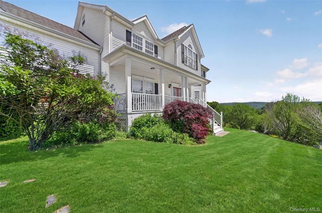 8 Alloway Crescent, Highland Mills, NY 10930