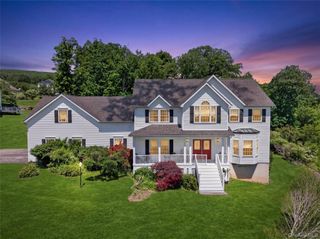8 Alloway Crescent, Highland Mills, NY 10930