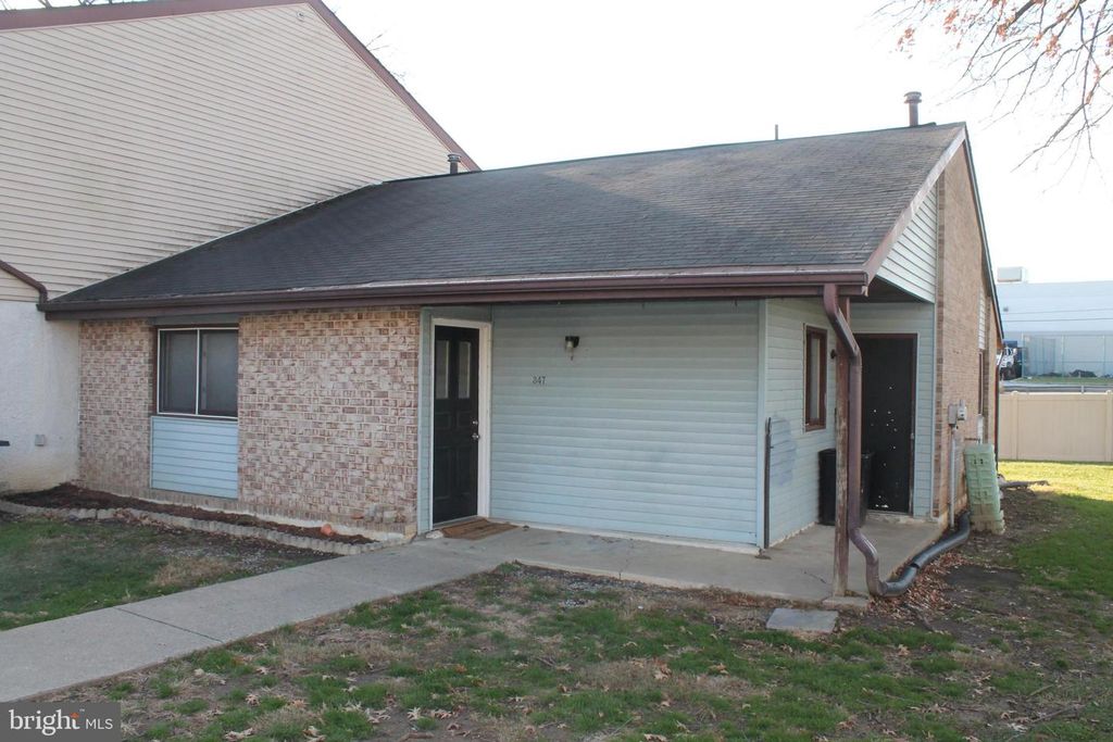 347 GREENLAND DR, Lancaster, PA 17602