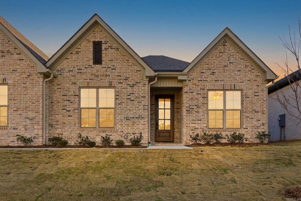 217 Edgewood Circle, Little Rock, AR 72223