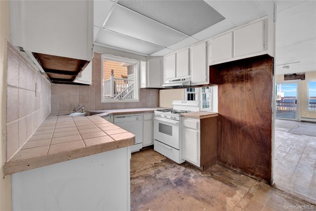 811 W Park Avenue, Long Beach, NY 11561