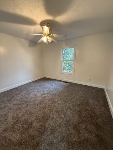 6606 Highway 52, W, Lafayette, TN 37083