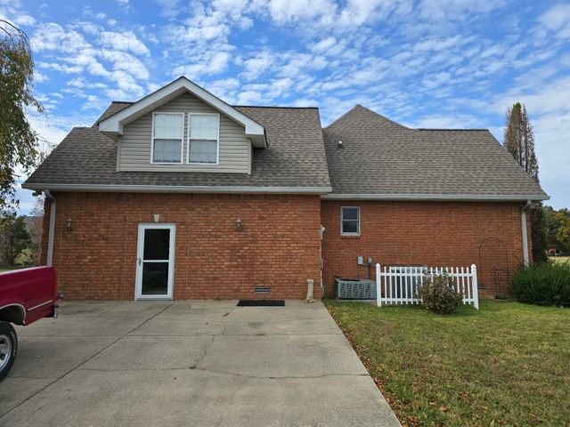 6606 Highway 52, W, Lafayette, TN 37083