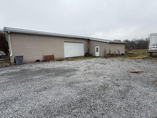 6606 Highway 52, W, Lafayette, TN 37083