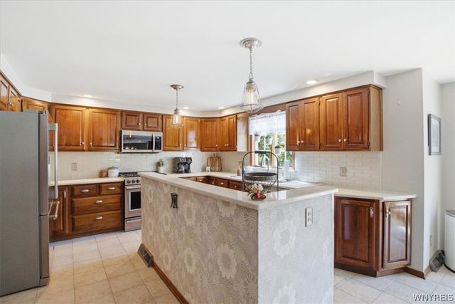 3698 Meadowbrook Acres, Wheatfield, NY 14120