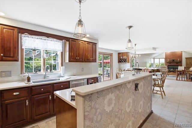 3698 Meadowbrook Acres, Wheatfield, NY 14120