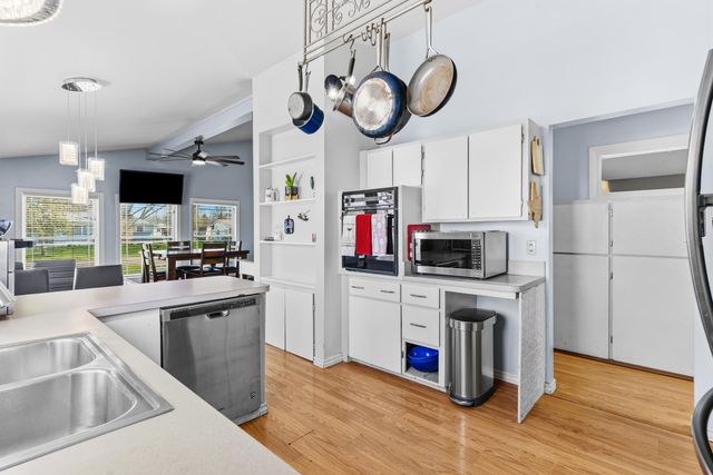 2125 Thistlewood Drive, Burton, MI 48509