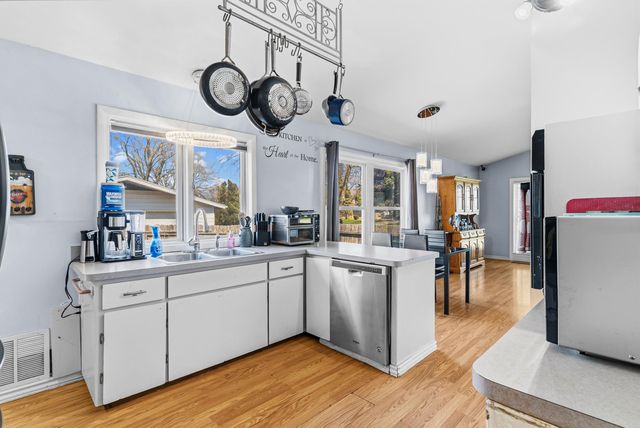 2125 Thistlewood Drive, Burton, MI 48509