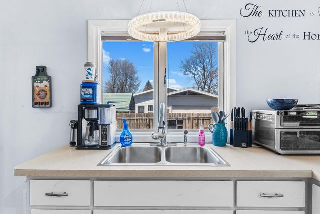 2125 Thistlewood Drive, Burton, MI 48509