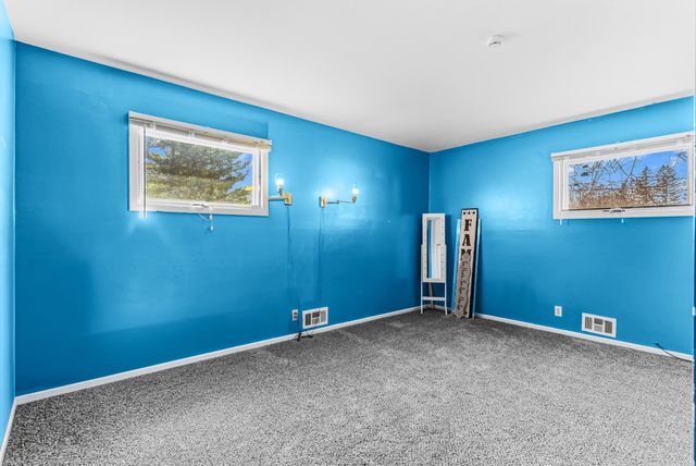2125 Thistlewood Drive, Burton, MI 48509