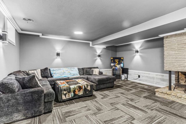 2125 Thistlewood Drive, Burton, MI 48509