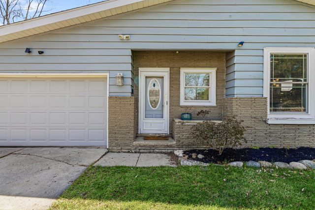 2125 Thistlewood Drive, Burton, MI 48509