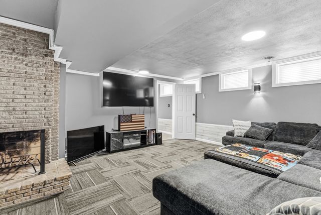 2125 Thistlewood Drive, Burton, MI 48509