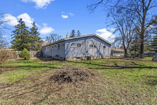 2125 Thistlewood Drive, Burton, MI 48509