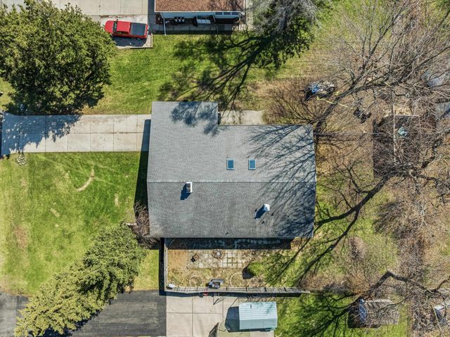 2125 Thistlewood Drive, Burton, MI 48509