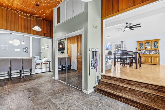 2125 Thistlewood Drive, Burton, MI 48509