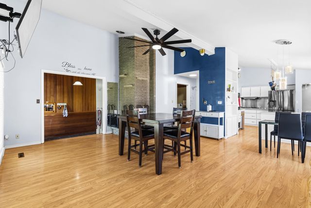 2125 Thistlewood Drive, Burton, MI 48509
